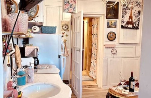 Hallandale Beach House | Kasa Karma Paris King Cottage On Water