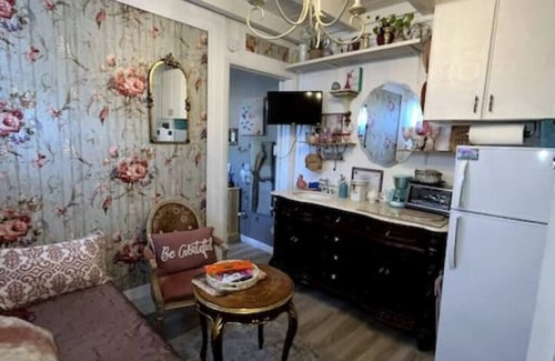 Hallandale Beach House | Kasa Karma Paris King Cottage On Water