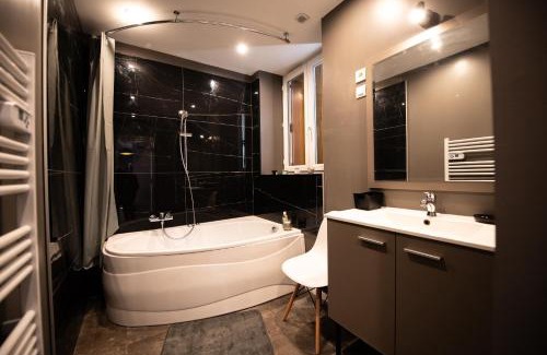 Rive-de-Gier Apartment | KASA LOUNGE - Climatisation - Au calme