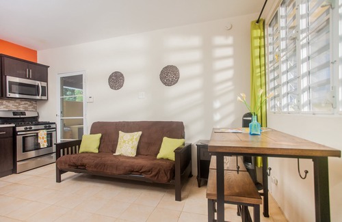 Puntas Apartment | Kasa Maui - Palm Tree Apt - 1 Minute From Sandy Beach!