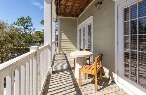 Wilmington Apartment | Kasa | Timeless 2BD | Wilmington