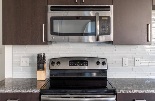 Del Ray Apartment | Kasa Welcoming 1 BD Amenity Access Alexandria