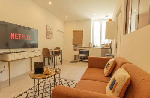 Quartier Administrations Apartment | KasbahBoHome, Cocon Atypique, centre ville, Nîmes