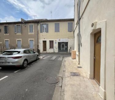 Quartier Administrations Apartment | KasbahBoHome, Expérience d'ailleurs, centre ville, Nîmes