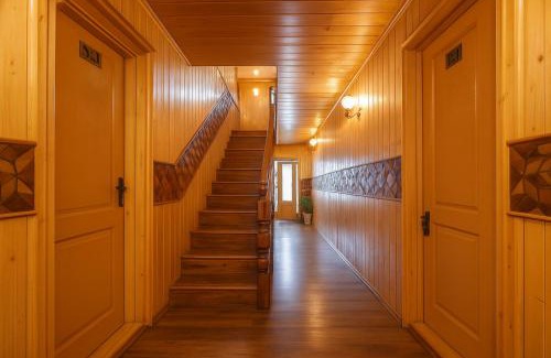 Laripora Hotel | Kashmir house pahalgam