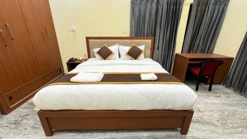Mahmoorganj Hotel | Kashyaam Inn. the best place for your stay