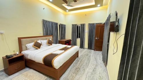 Mahmoorganj Hotel | Kashyaam Inn. the best place for your stay