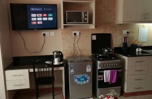 Nairobi West Apartment | Kasri Pearl @ West. Stylish. free wifi. king bed