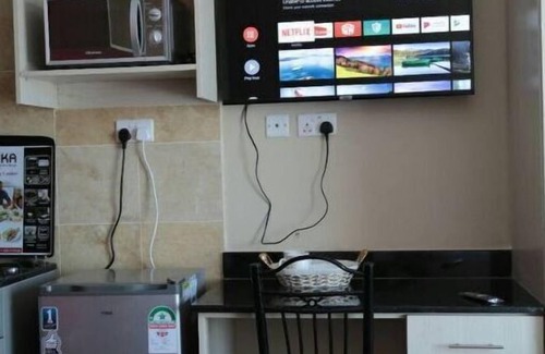 Nairobi West Apartment | Kasri Pearl @ West. Stylish. free wifi. king bed
