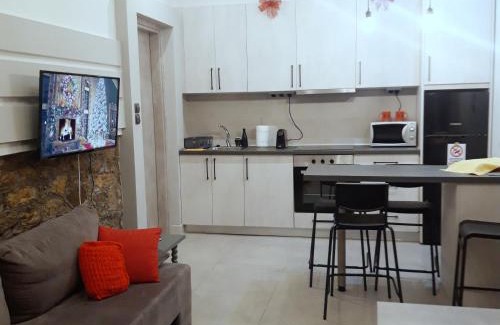 Kastoria Apartment | Kastoria Book House with yard