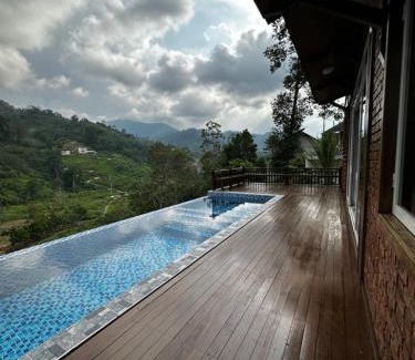 Bentong Villa | Kasturi D Manggis Janda Baik 8BR 4 Storey Bungalow Private Infinity Pool & Gunung Nuang View