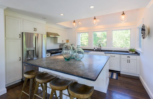 Katama House | Katama Luxury-5 BR Home w/Pool, Hot Tub, FirePit & Bocce Court near South Beach