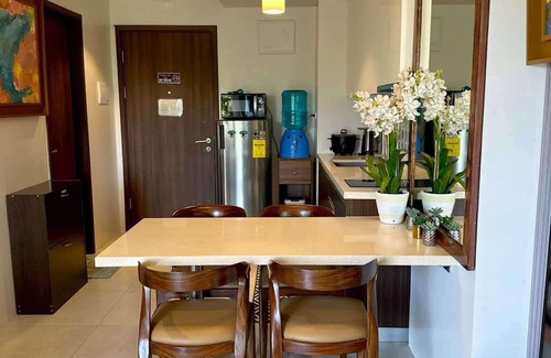 Maribago Condo | Kate & Keith's Place Deluxe Studio Suite at Tambuli Seaside Resort & Spa