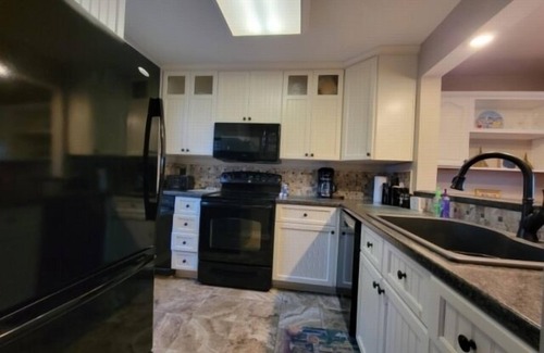 North Shore House | Kates Cottage: Kayaks, Wifi, Main Channel View, close to everything