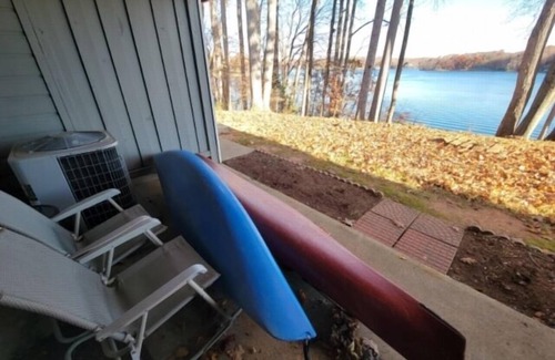 North Shore House | Kates Cottage: Kayaks, Wifi, Main Channel View, close to everything