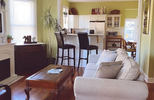 Lexington House | Kathy's Place -Horse park, Keeneland Racing, Bourbon Tours, UK Sports, Rupp Arena