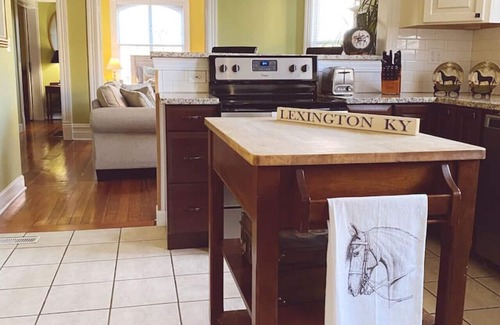 Lexington House | Kathy's Place -Horse park, Keeneland Racing, Bourbon Tours, UK Sports, Rupp Arena