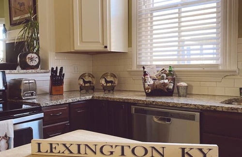 Lexington House | Kathy's Place -Horse park, Keeneland Racing, Bourbon Tours, UK Sports, Rupp Arena
