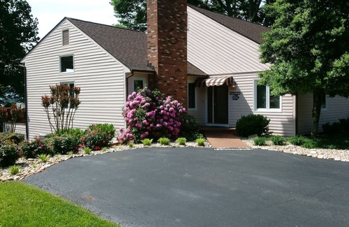 Moneta House | Kathy's Place - Magnificent View - Many Amenities Included - sleeps 4