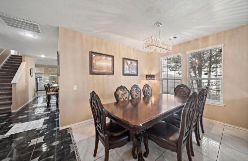 Barker House | Katy Getaway Game Room Bbq Yard Sleeps 16