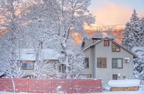 Kitaazumi-gun Bed & Breakfast | Kawa Mountains Hakuba