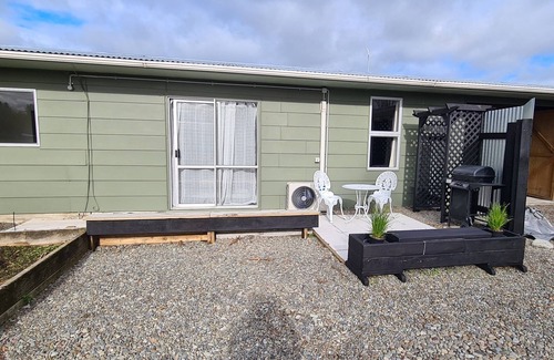 Feilding Cottage | Kawakawa Cottage - lovely rural outlook. Convenient location to Manfield Park
