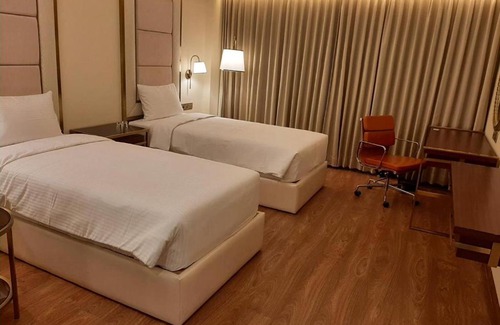 Maduravoyal Hotel | KAY-EM Spectra Hotel