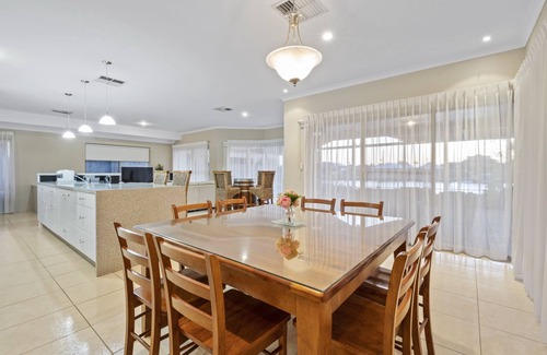 South Yunderup House | “Kaya Manzi” Canal front home. Great for families and friends