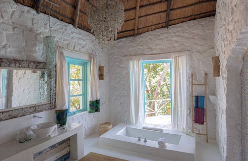 Nkwazi Village Cabin | Kaya Mawa