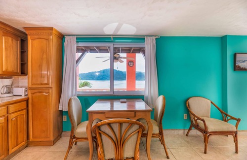 Jonesville Villa | Kayak, Snorkel, Dive Waterfront 2BR 2BA A/CnBeautiful Quiet Caribe bight w/pool