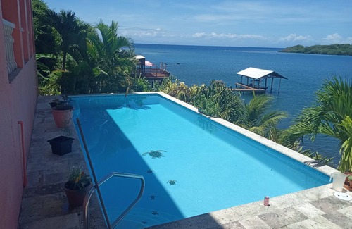 Jonesville Villa | Kayak, Snorkel, Dive Waterfront 2BR 2BA A/CnBeautiful Quiet Caribe bight w/pool