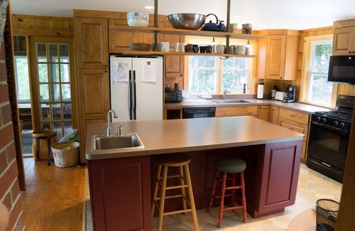Brooksville Cottage | Kayaker's paradise at Piper's Nest Cottage overlooking Smith Cove