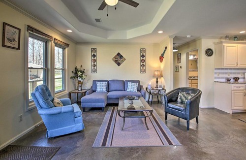 Piney House | Kayaks and Boat Slip Waterfront Hot Springs Home!