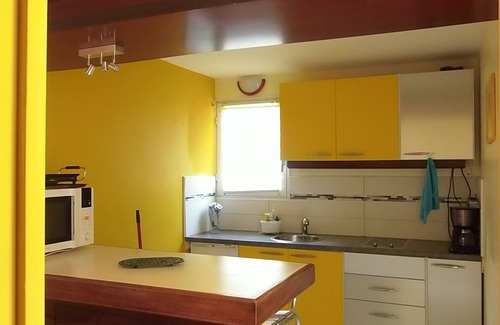 Sainte-Anne Apartment | KAYDANY F2 air-conditioned/wifi in residence with swimming pool near the beaches of Ste Anne
