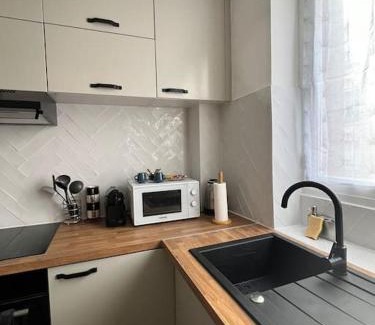 Le Kremlin-Bicetre Apartment | KB 21 - Metro 7 - AC - Free Parking - 4 pers
