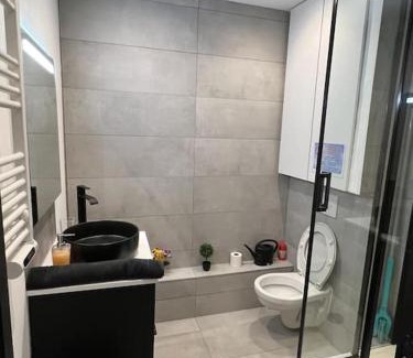Le Kremlin-Bicetre Apartment | KB 50 - Hôpital Bicêtre - Metro 14 et 7 - Free Parking - Ascenseur