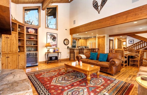 Deer Valley House | KBM Resorts | Private Deer Valley Home | Shuttle or walk to Deer Valley Resort, Sleeps 12, Hot Tub! PGE-2413