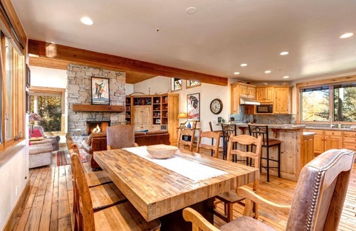Deer Valley House | KBM Resorts | Private Deer Valley Home | Shuttle or walk to Deer Valley Resort, Sleeps 12, Hot Tub! PGE-2413