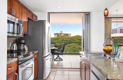 Honokowai Condo | KBM Resorts | Spacious 5-Bedroom Honua Kai Collection | Multi Unit Listing | Same Floor | Ocean Glimpses + 2 Free Rental Cars! HKK-334/49