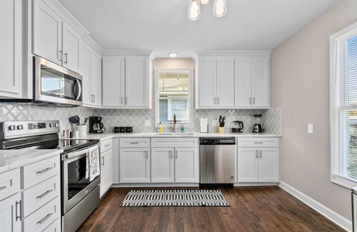 Kansas City House | KC Historic Gem Updated King beds - walk to free streetcar (24 Oct)