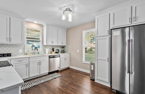 Kansas City House | KC Historic Gem Updated King beds - walk to free streetcar (24 Oct)