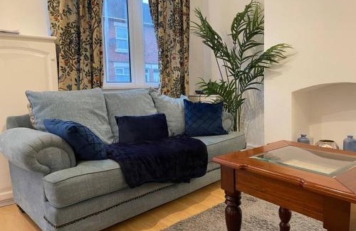 Stoke-on-Trent House | Keary Entire House. 3 beds. Bright and Cheerful.