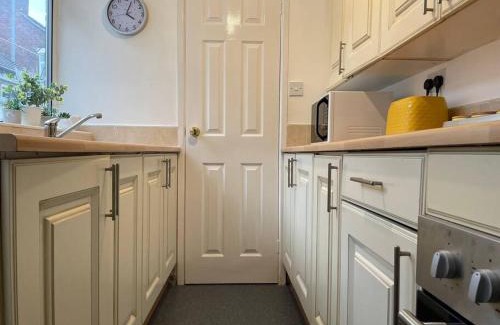 Stoke-on-Trent House | Keary Entire House. 3 beds. Bright and Cheerful.