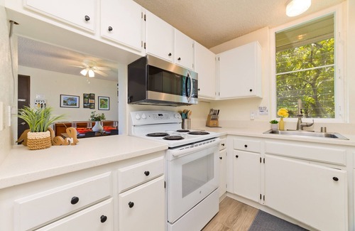 Keauhou Condo | Keauhou Akahi 405: 2-Bedroom Condo with Garden View in Keauhou, HI