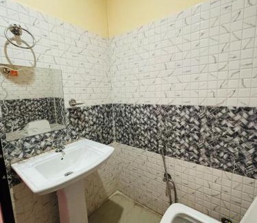 Guptkashi Hotel | Kedar crown