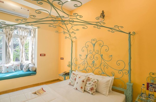 Lake Swaroop Sagar Hotel | Keekoo Udaipur