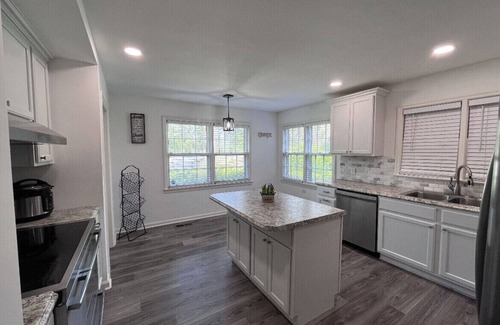 Bainbridge House | Keep it simple at this peaceful and centrally-located place.