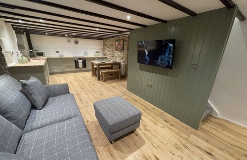 Helston Cottage | Keepers cottage @ Arrowan Common Farm