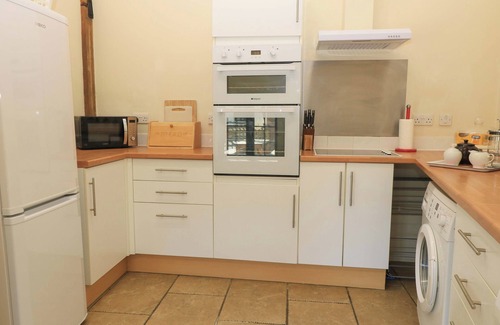 Blandford Forum Cottage | KEEPERS COTTAGE, pet friendly in Winterborne Stickland