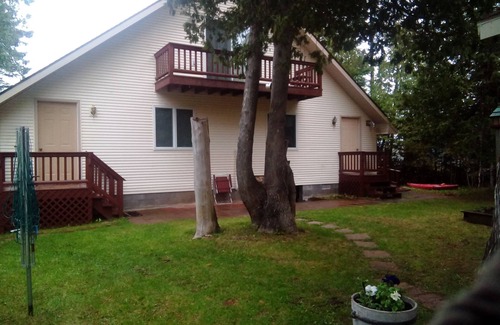 St Ignace House | Kelly Cottage - Lake Michigan - Enough Room for the Entire Family. Pet Friendly